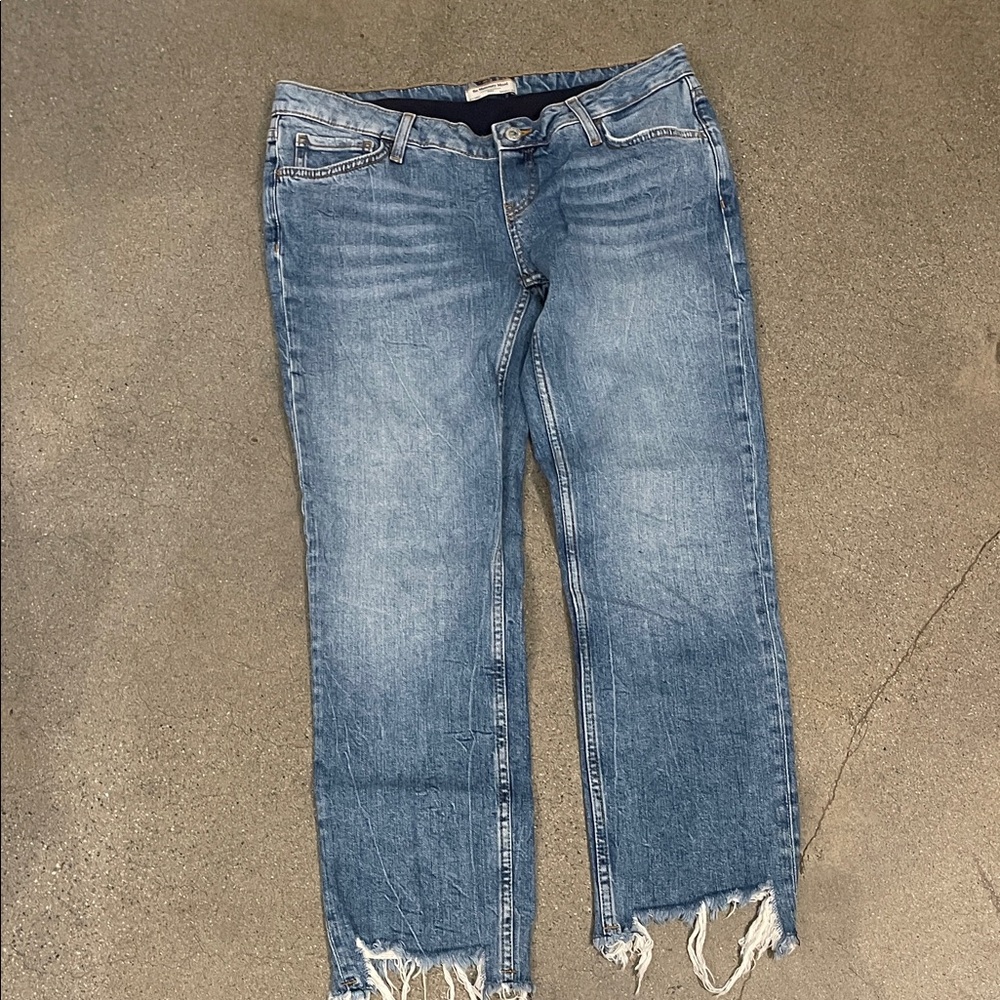 Zara Light Blue Cropped Jeans with Frayed Hem